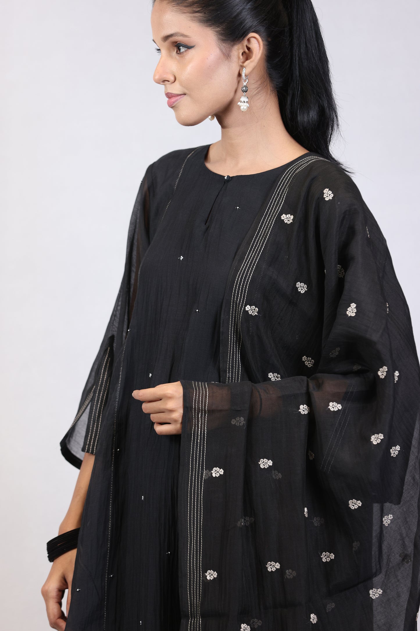 Buti Dupatta - Black