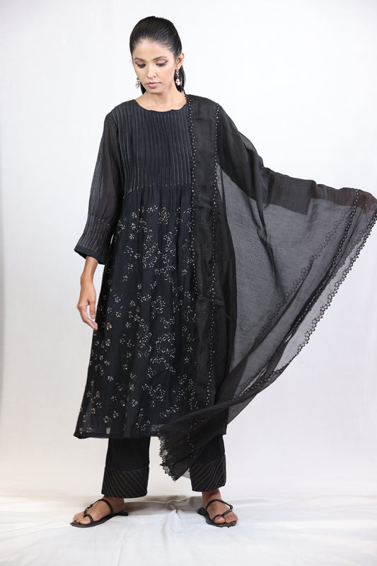 Scallop Dupatta - Black