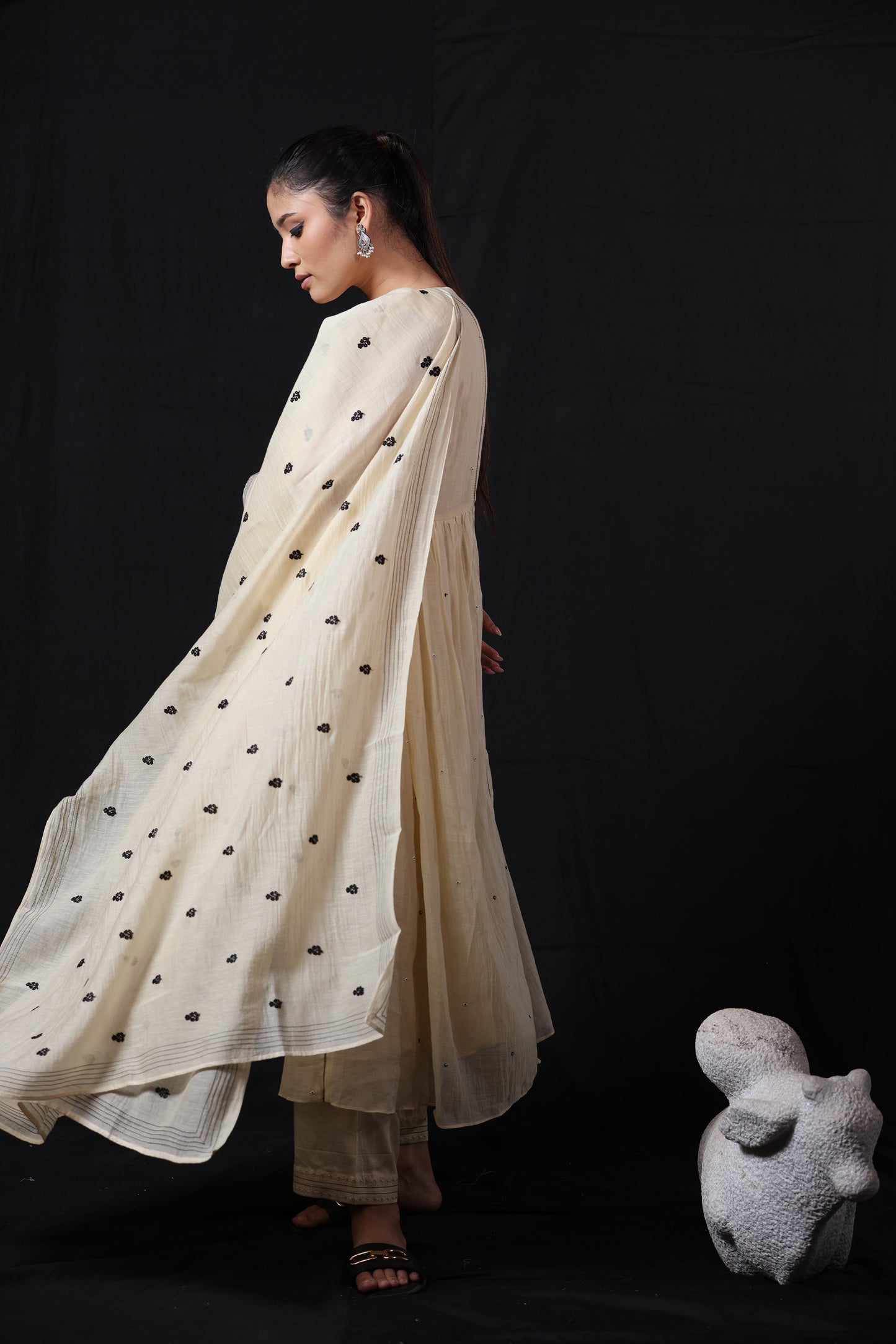 Buti Dupatta - Off White