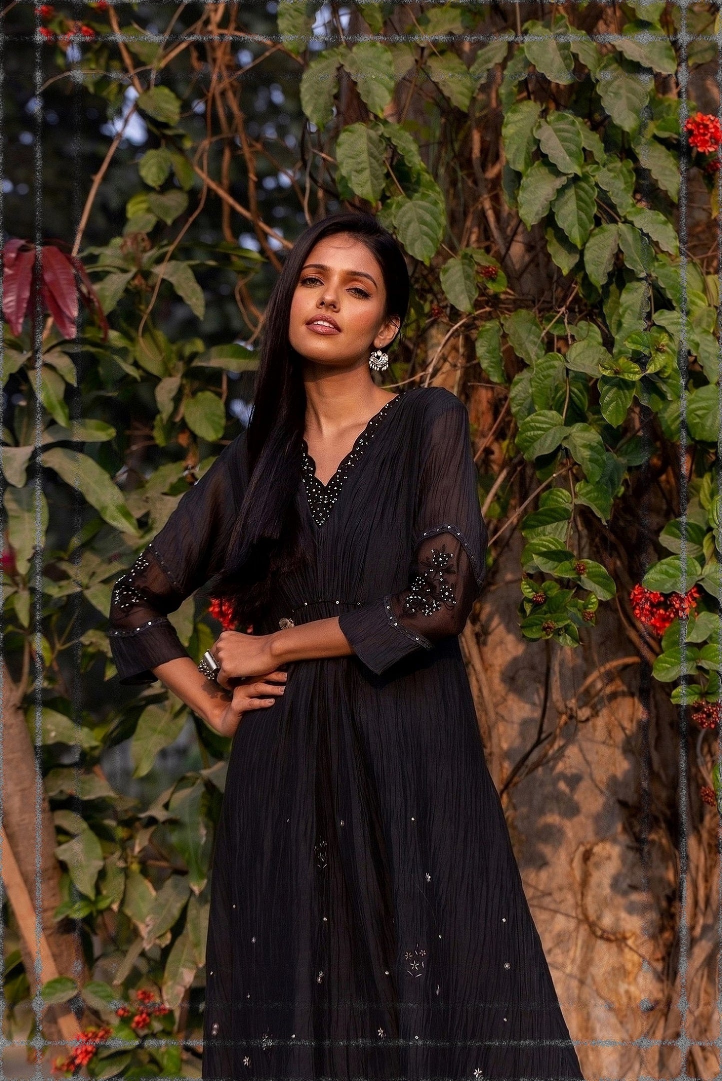 Pearl Floral Gathered Kurta Set - Black