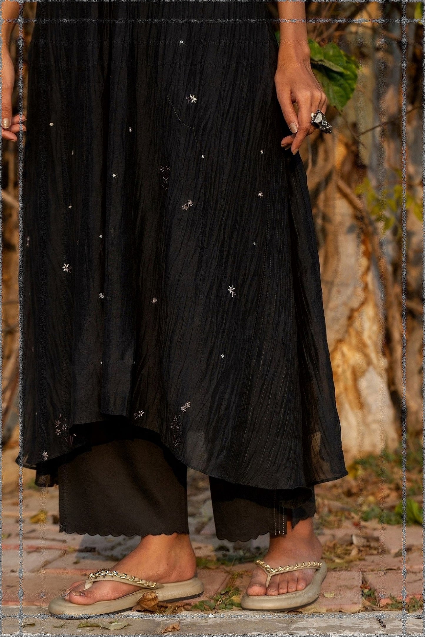 Pearl Floral Gathered Kurta Set - Black