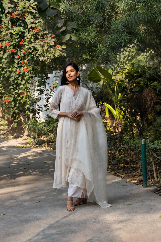 Pearl Floral Gathered Kurta Set - Off White